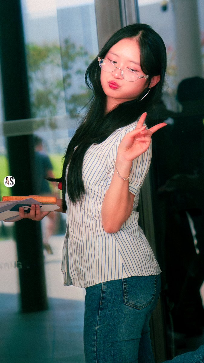 adha_shaipul's tweet photo. This is a THREAD (3/3)

It's been awhile since all of us met @anndrea.klp48 since she's busy with her studies. Hope you're doing great and all the best yaa~

#anndreaklp48 #klp48anndrea #klp48 #filmic #dreamy https://t.co/jf5cWjGAob