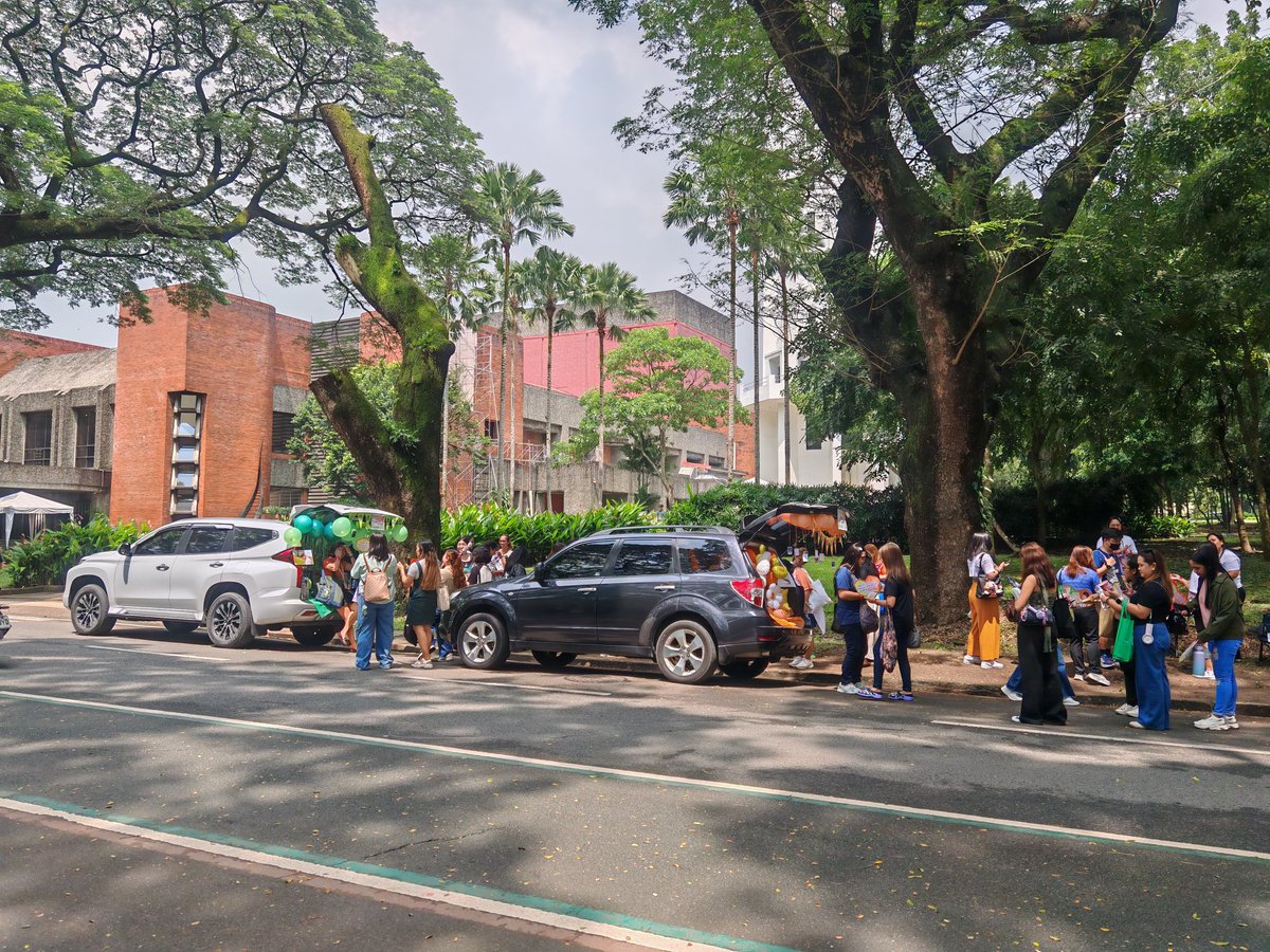 ATM at the #cArohaStopover. We're in front of UP Theater  🧡💚

#cAROHAstopover #RollTheDiceInManila #DICE #RollTheDice #Astro #Aroha #MJ #JINJIN #ArohaUnnies #ZOONIZINI