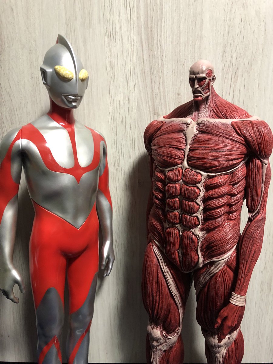 進撃の巨人とシンウルトラマン！
この並びをやりたかった！
良い感じ！笑