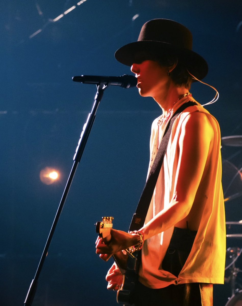 昨晩RADWIMPSのNHKライブ観てたけど奥さんと一緒に「野田洋次郎って