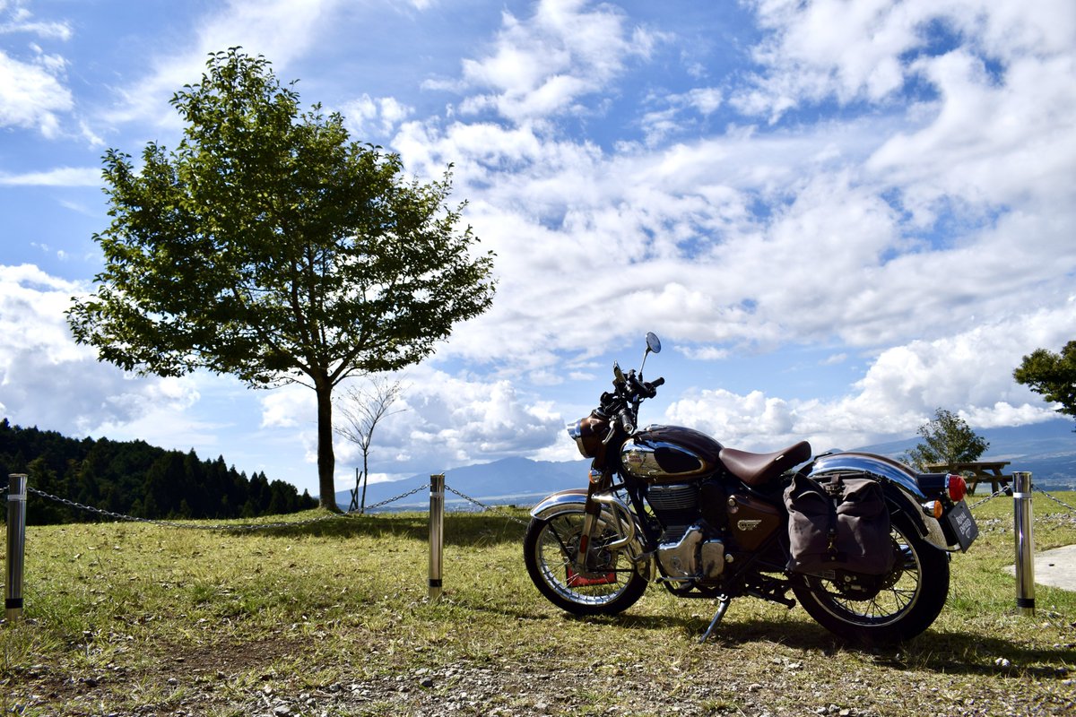 Classic350_'s tweet image. 雨…嫌ですね…☔
最近走れてなくて病みそうです🫠
山に行きたい…!!🗻
山で吸うVAPEはとんでもなく美味いんだよなぁ🌿.∘
 #バイク好きと繋がりたい
 #バイクのある風景 
 #バイク女子
 #classic350 
  #RoyalEnfield