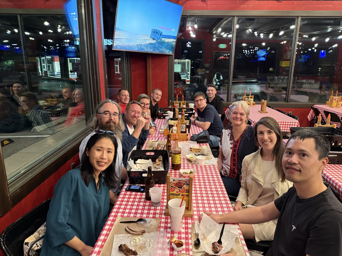 kdallasAT's tweet image. Our @TeslaClubAT Texas trip has come to an end 🥲 

The final night in this beautiful state concludes at Rudy‘s BBQ 🤠

A big shout out to our members who joined this trip and made it so special for all of us 🫶🇦🇹

Thank you @gailalfaratx for the @robotaxi rides and everything…