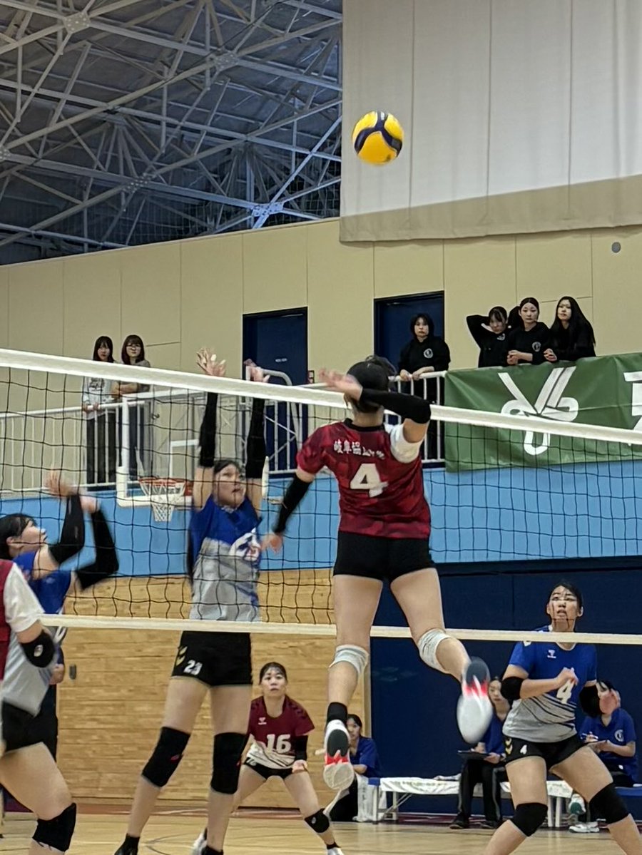 tokai_vb's tweet image. 【2025年度　東海秋季女子1部リーグ戦　8日目】
Bコート第1試合
岐阜協立大学vs東海学院大学

25-16
25-22
23-25
25-22

セットカウント3-1
岐阜協立大学の勝利です！