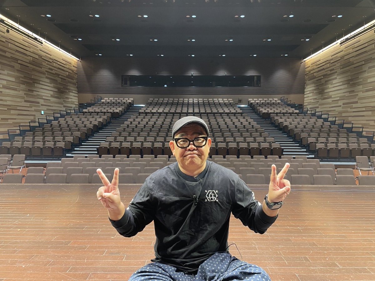hyodo1313's tweet image. 今日はおしゃべり大好き。岡山公演です！

おかやま未来ホールただいま！

去年ぶり！

満席ありがとうございます！

めちゃくちゃ楽しみます！

楽屋、あかんてー、美味しいのばっかりやん！！

いただきます！！

#兵動大樹
#おしゃだい
#岡山県