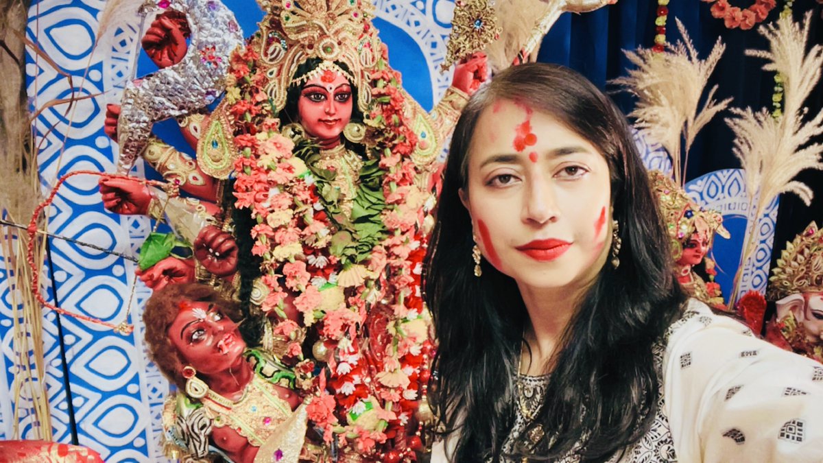 MohuaCares's tweet image. #NewProfilePic 🧿
Joy Maa Durga Har Har Mahadev drums still echo, diyas still glow — Durga Puja celebrations carry on in Canada! 🇨🇦✨
May Maa Durga shower her divine grace on my dear family and friends 💕
Joy, strength, and peace to all 🧿❤️🙏
#DurgaPuja
#weekend