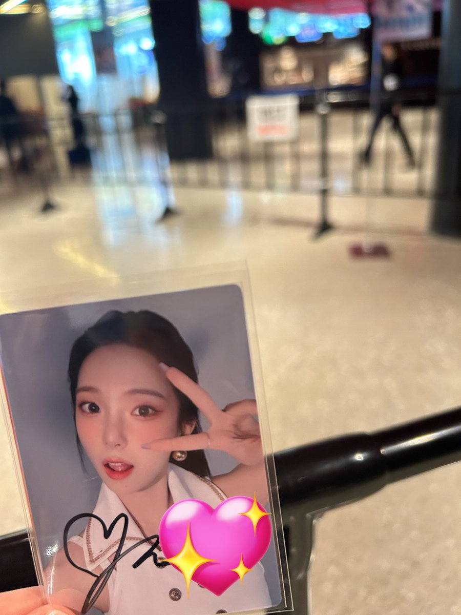 Chae_yk426's tweet photo. ユジンちゃんのサイン当たった😭💖 https://t.co/S836g3QLm8