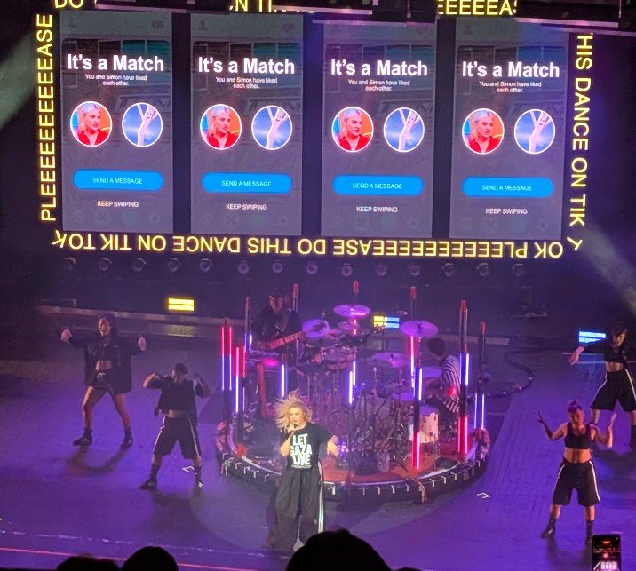 Two nights, two concerts. Simply Red (plus Soul II Soul) was pure nostalgic bliss and Self Esteem (plus Nadine Shah) had us dancing from start to finish 🎶 Amazing nights!