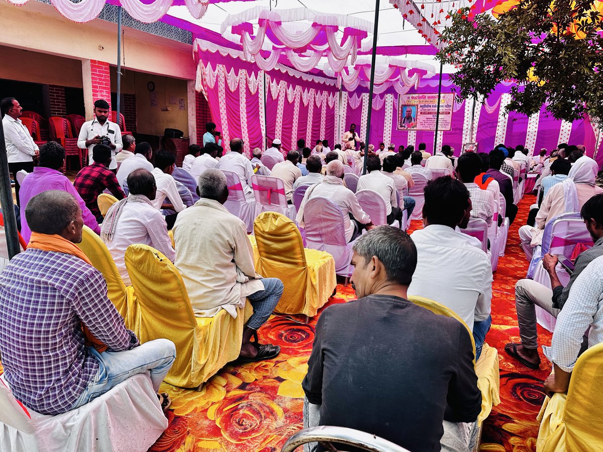 vimleshkumar941's tweet image. श्रद्धांजलि समारोह 
स्मृतिशेष राधेश्याम पटेल 
(पूर्व ब्लॉक प्रमुख -सैदाबाद)
स्व. राधेश्याम पटेल जी की प्रथम पुण्यतिथि पर आयोजित श्रद्धांजलि समारोह कार्यक्रम में  सम्मिलित हो कर बाबू जी के चित्र पर पुष्पर्चन कर श्रद्धांजलि अर्पित की …