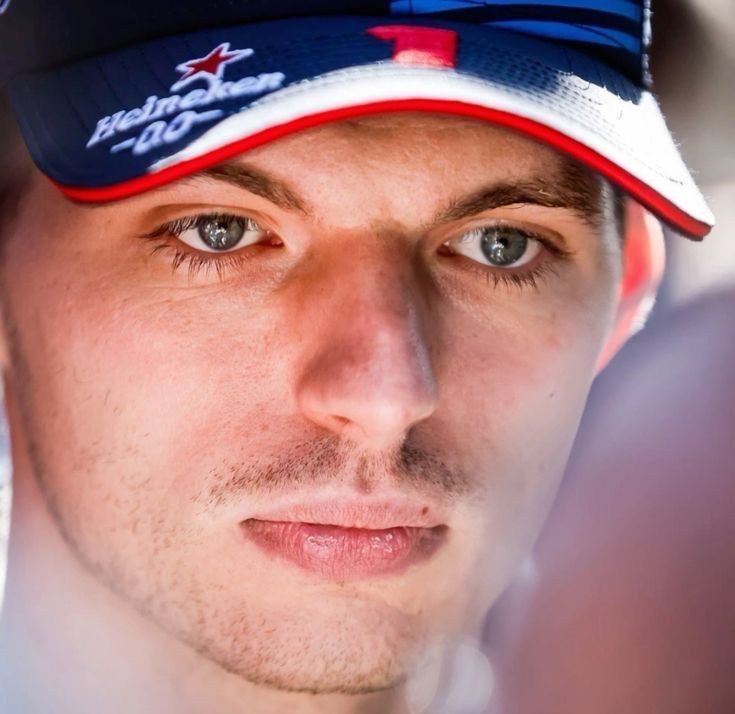 formuLau16's tweet photo. Max Verstappen up in close details https://t.co/v3nS9qRvyh