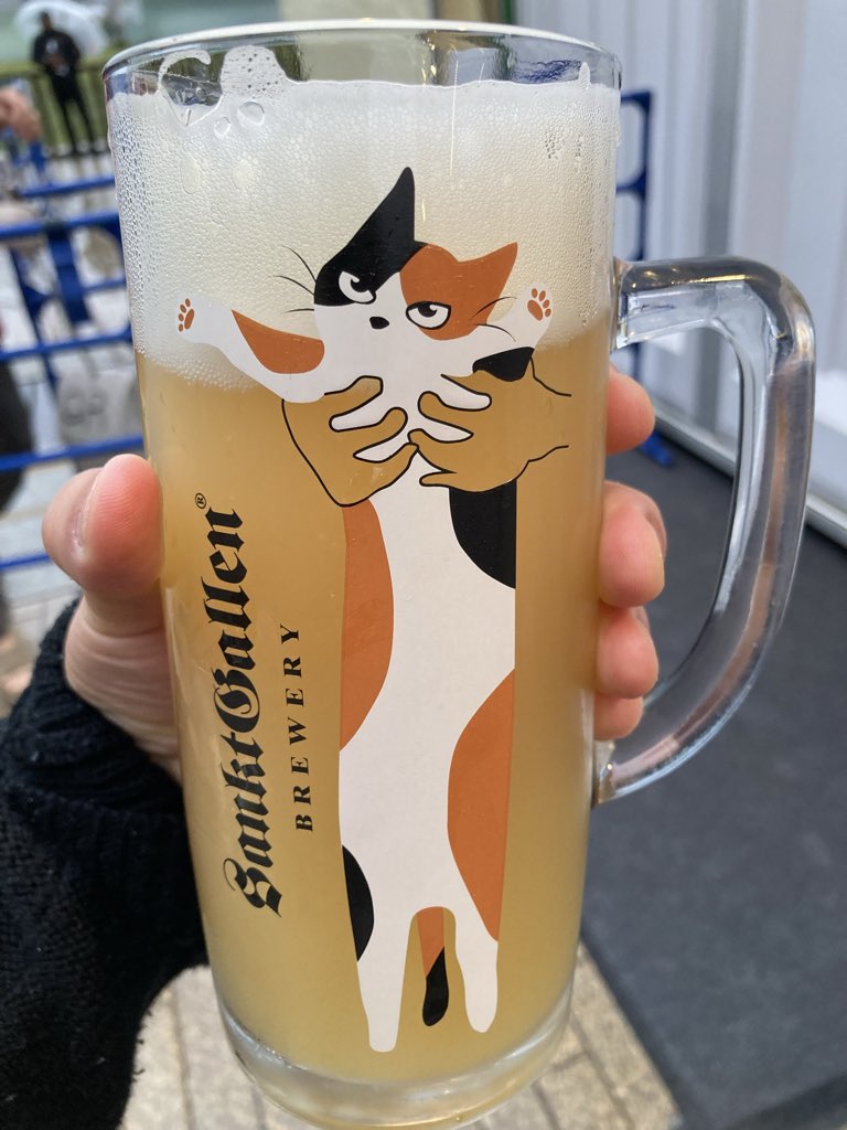 16777Naoki's tweet photo. 量が多くて飲み干すのがきつかったけど🐈ジョッキは可愛い https://t.co/WRUpdLSb9L