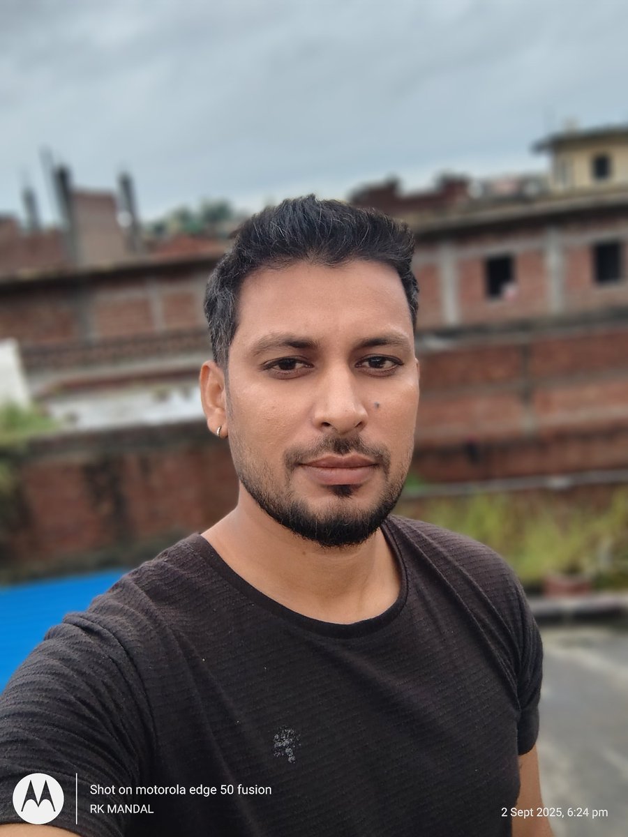 "तस्वीर बोलती है... बस सुनने वाला चाहिए।"❤️♥️