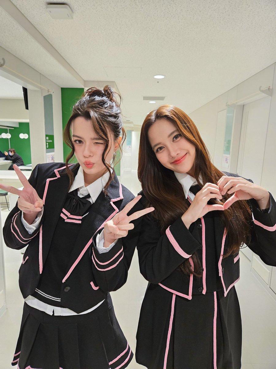 PexkyOfficial's tweet image. แฟนดีชีวิตร่าเริง แฟนงอนๆ หายๆ ชีวิตก็บันเทิงดี!....จุ๊บเหม่ง! ก็หายแหละ 🤭🤭🌷🪽🤍

@srchafreen 
@AngelssBecky

SAROCHA REBECCA HAPPY TIME
#FreenBeckyFMinOsaka
#ฟรีนเบค #FreenBecky 
#srchafreen #Beckysangels