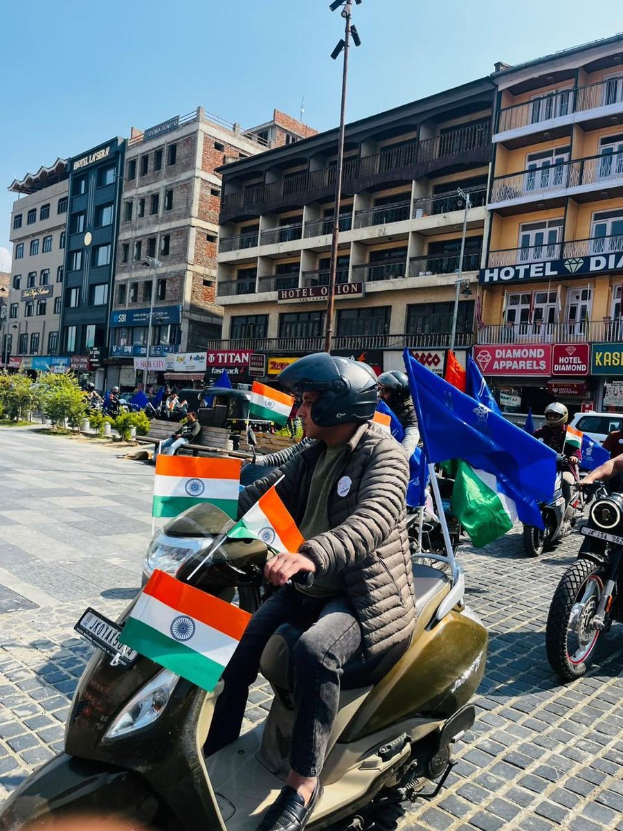 SanjayNaad's tweet photo. Srinagar Downtown reverberates with Drug- Free #JammuKashmir slogans by ⁦@OFFICIALJKNPF⁩ young Bikers ⁦@narendramodi⁩ ⁦@manojsinha_⁩ ⁦@AmitShah⁩
#MegaRally
#Historic
#संपूर्ण क्रांति 
#PMDhanDhaanya
#DrugFreeJ&amp;K
#PunishRealCulprits 
#CallForTargetedAction https://t.co/wdqx3uBpd5