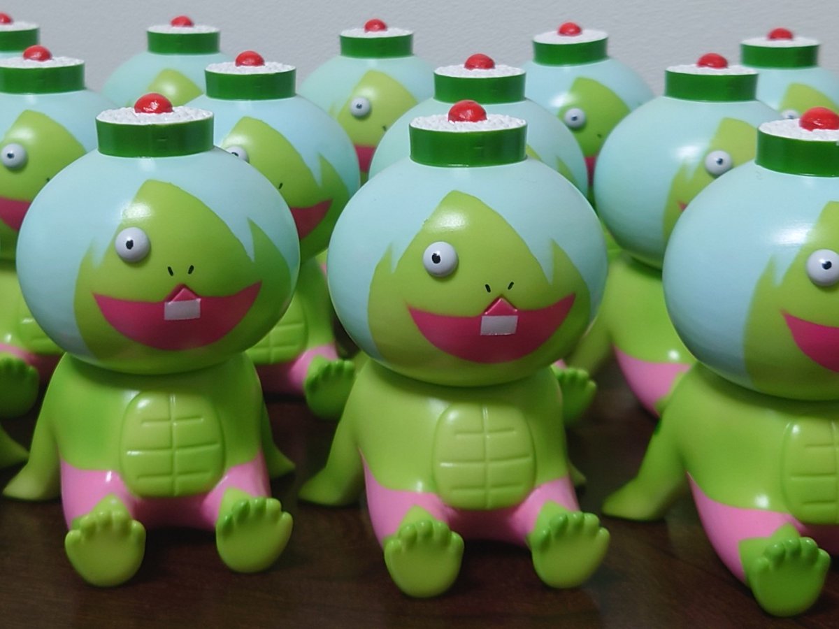 turtleyokai's tweet image. 『わっぱ カパエルのすがた』
永井豪エキスポ東京会場にて再登場です🥒
大阪会場で販売した子は曲げわっぱの縁を筆塗りしてましたが、今回はエアブラシなので綺麗なグリーンになってます(︎︎︎︎✌︎  ॑꒳ ॑ ︎︎︎︎✌︎)