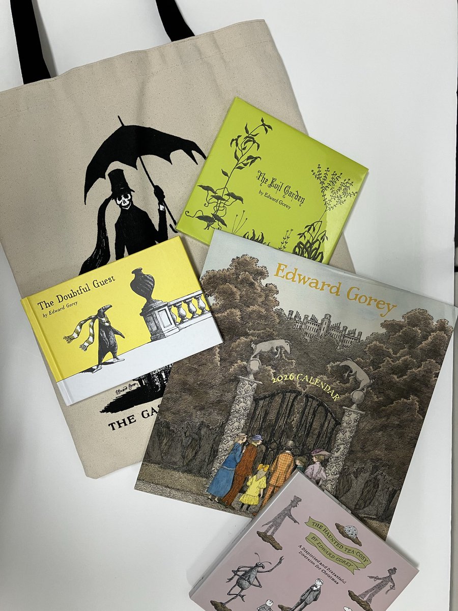 4階洋書】少し不気味で独特な世界観が現在でも人気を誇る、絵本作家