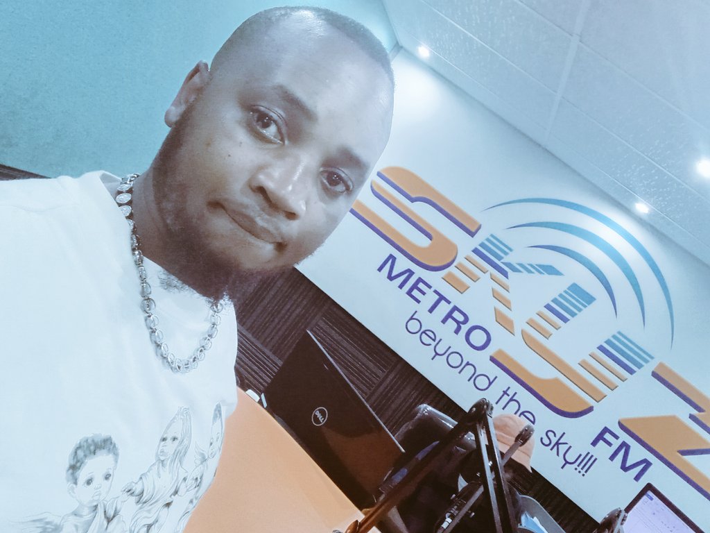 Tune in to <a href="/SkyzMetroFM/">Skyz Metro FM</a> right now. Umsaphazi is in the building 🔥