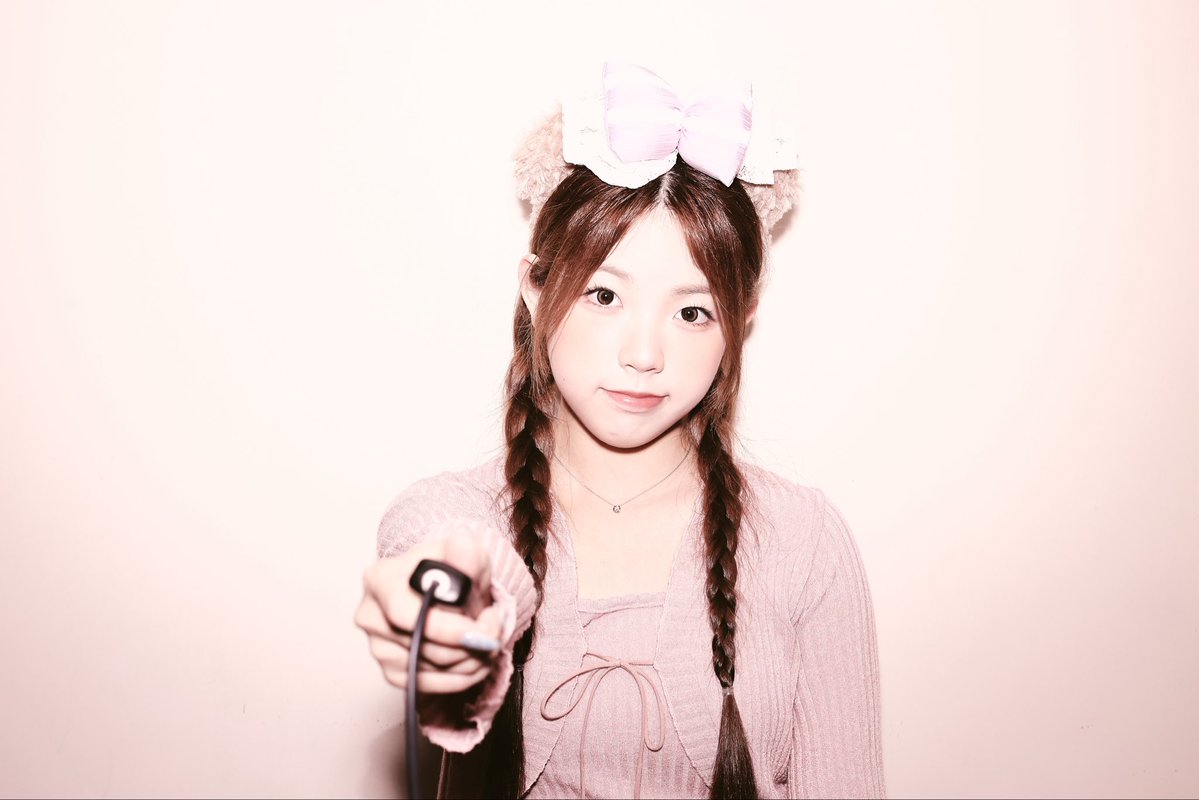 UNIS_offcl's tweet image. 보고싶어😊

#UNIS #유니스 
#YOONA #오윤아