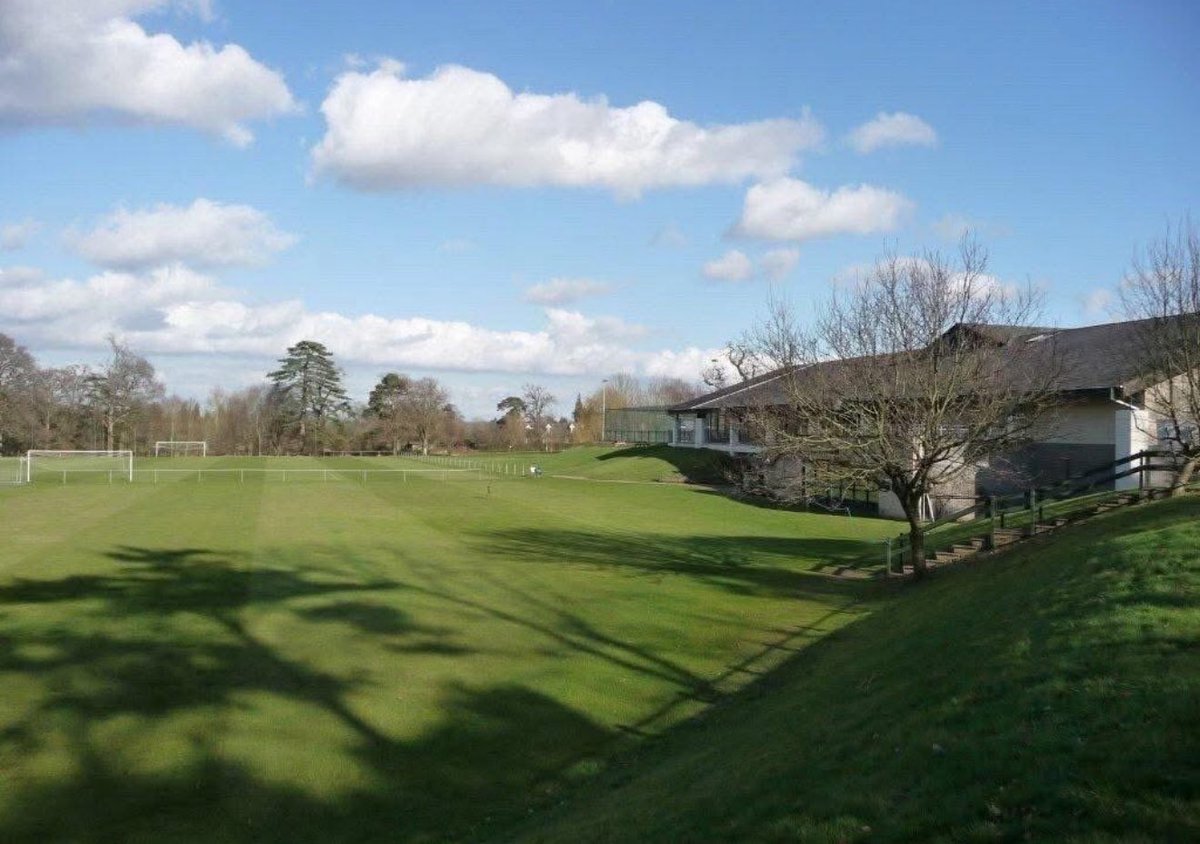 Ham_RecFC's tweet image. 🍒 Cherries fans, missing your football fix this international break?
Good news – all season ticket holders get half-price entry this afternoon!

So why not come on down and cheer on the Rec 💚⚽️

#afcb #halfprice #localfootball