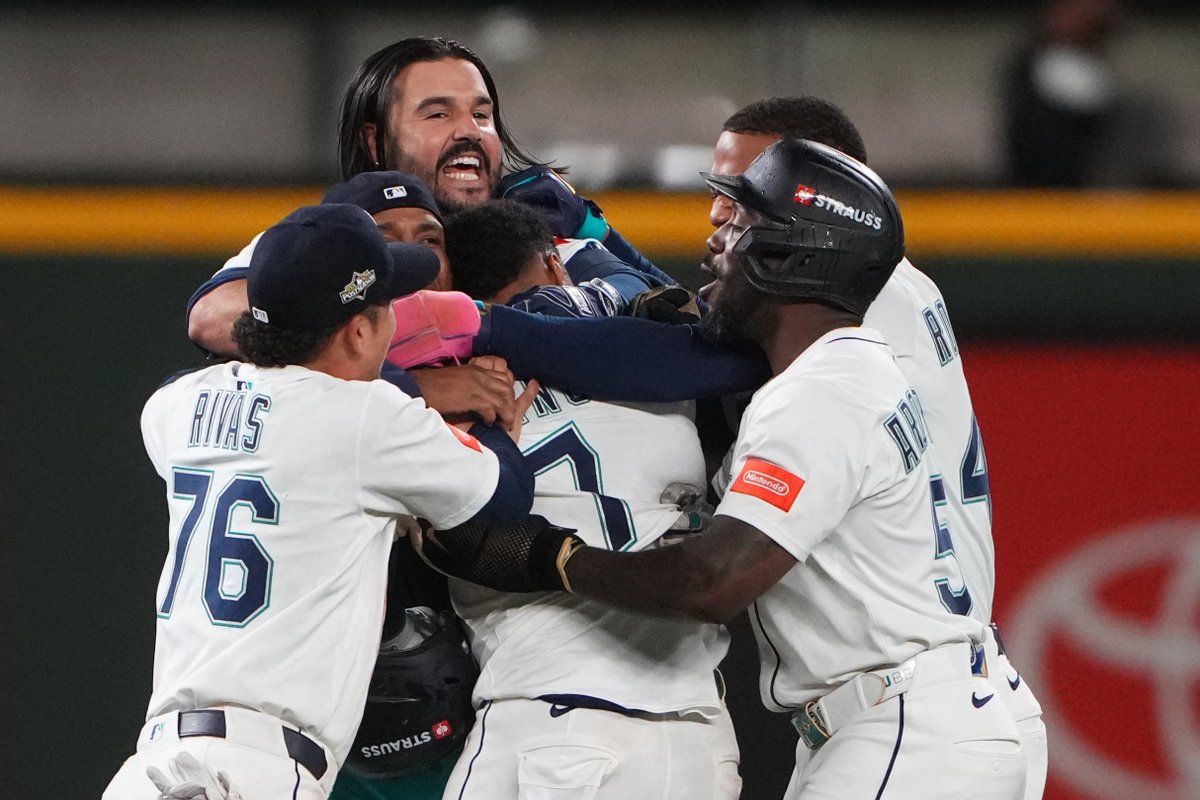 lindseywasson's tweet image. Jorge Polanco calls game. 

The #Mariners advance to the ALCS after winning 3-2 over #Detroit in 15 innings. (AP/Lindsey Wasson)