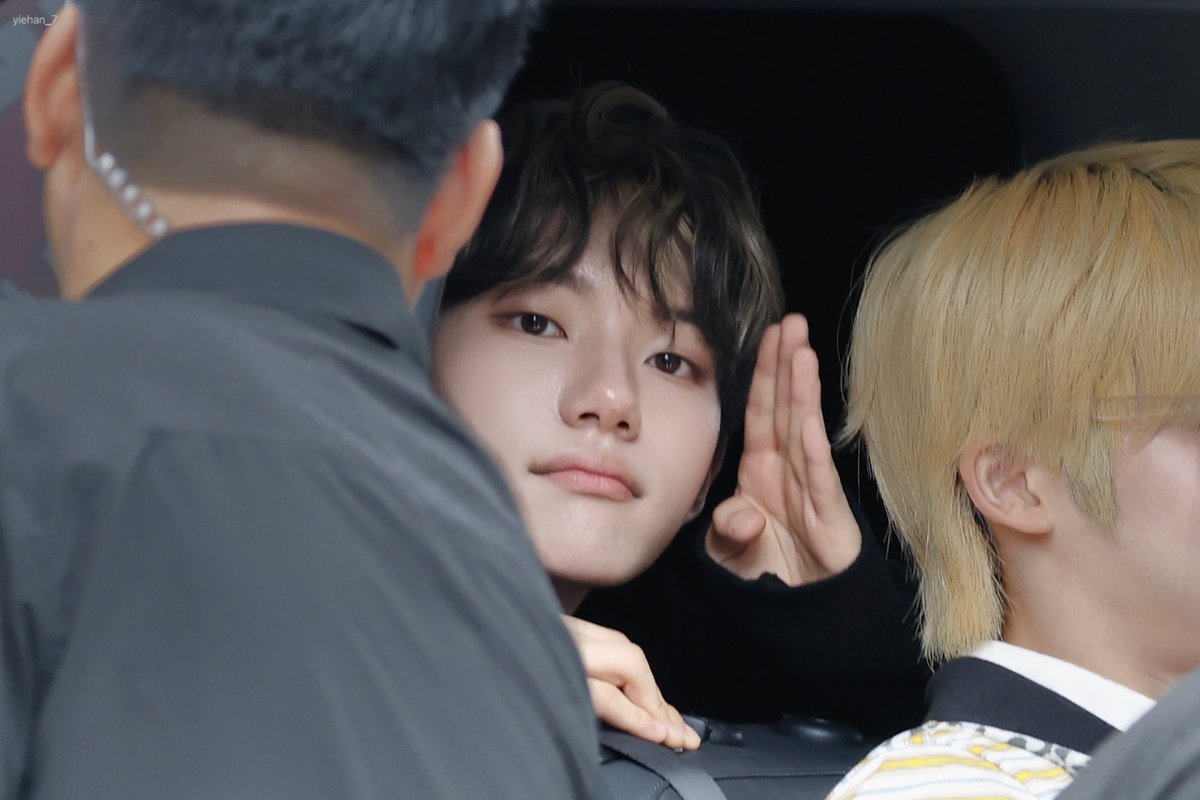 yieham7's tweet photo. 251011 팬싸퇴근

#SEOKYOUNGBAE #서경배 
#CLOSEYOUREYES
#클로즈유어아이즈 #클유아 #CYE https://t.co/RW4Jd14jh7