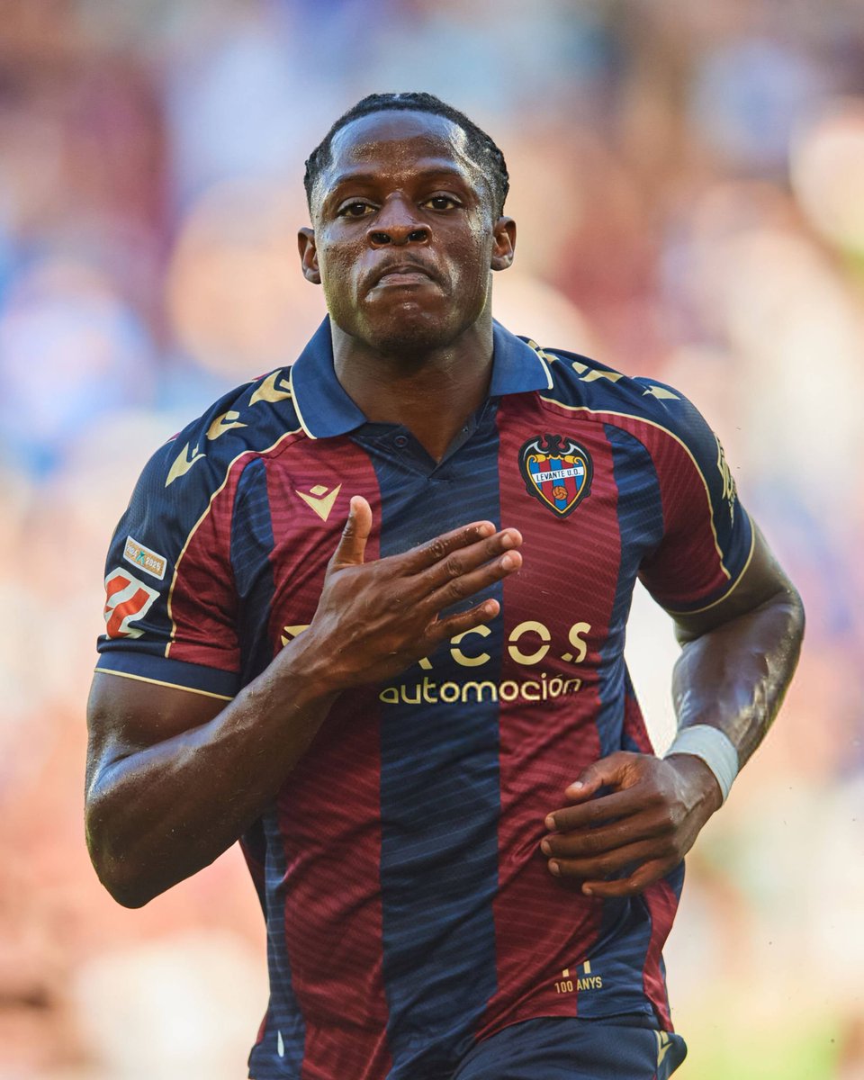 BarcaTimes's tweet image. 🚨🎖️| 𝐉𝐔𝐒𝐓 𝐈𝐍: Barça are eyeing Etta Eyong as a long-term option for the No. 9 role. The striker has impressed with his performances and fits Barça’s profile for a young, natural goalscorer, especially if Lewandowski doesn’t renew his contract. [@jbatalla7] #fcblive 🇨🇲