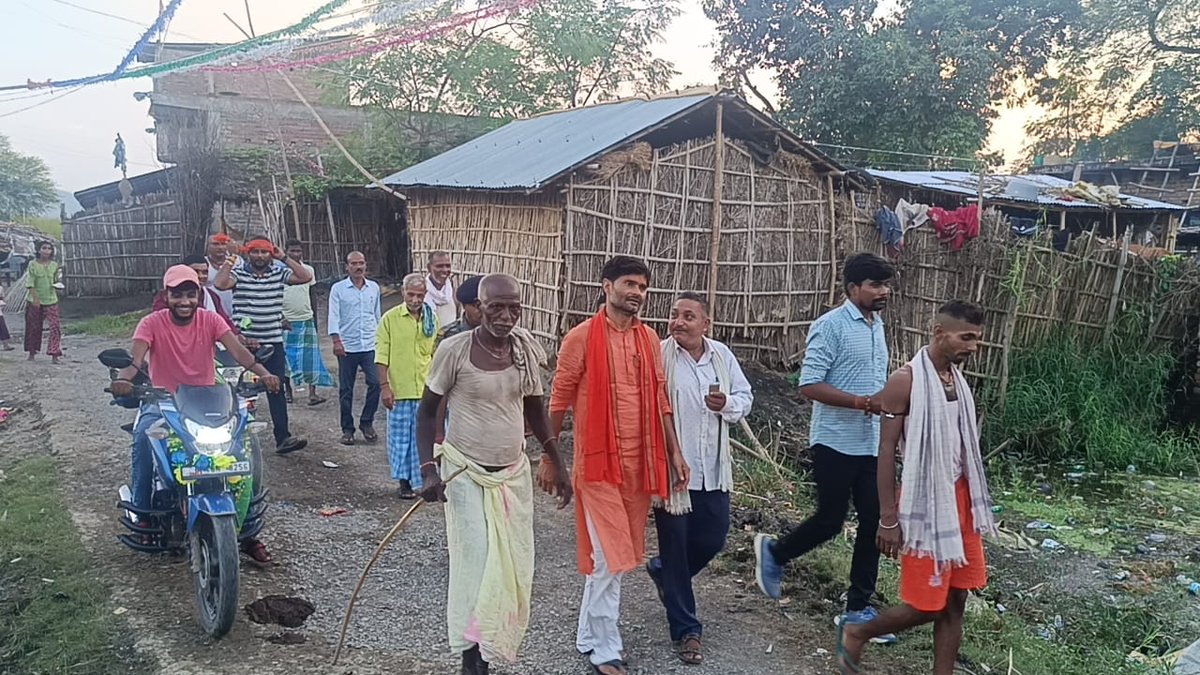 mlamankumar's tweet photo. जनता से जुड़ाव ही हमारी पहचान,
विकास ही हमारा अभियान।
#पीरपैंती बोले एक ही बात —फिर आएगी #NDA  सरकार।
#14thNovNDAsarkar https://t.co/9z654O8tew