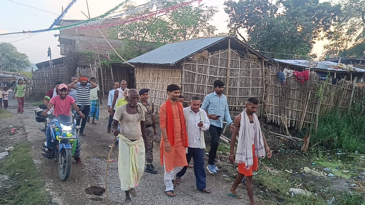 mlamankumar's tweet photo. जनता से जुड़ाव ही हमारी पहचान,
विकास ही हमारा अभियान।
#पीरपैंती बोले एक ही बात —फिर आएगी #NDA  सरकार।
#14thNovNDAsarkar https://t.co/9z654O8tew
