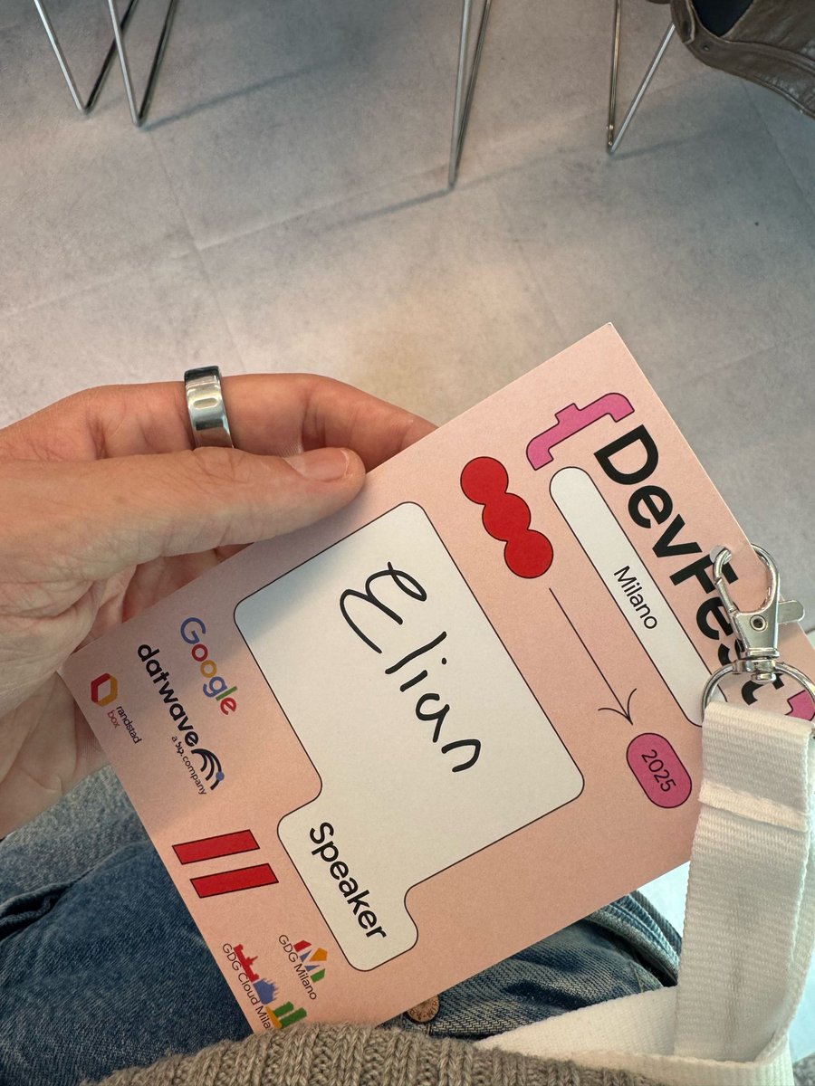 ElianCodes's tweet image. Made it to Devfest Milano!