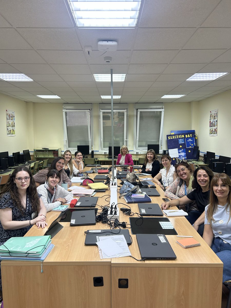 This week, our English department had the pleasure of welcoming two teachers from Liceo Democrito in Italy for a job shadowing Erasmus+ experience.
It was a week full of learning, and team work through classroom observations. <a href="/sepiegob/">SEPIE</a> <a href="/IES_M_Falla/">IES Manuel de Falla</a> <a href="/Europarl_ES/">Parlamento Europeo en España</a> <a href="/ComisionEuropea/">Comisión Europea en España</a>