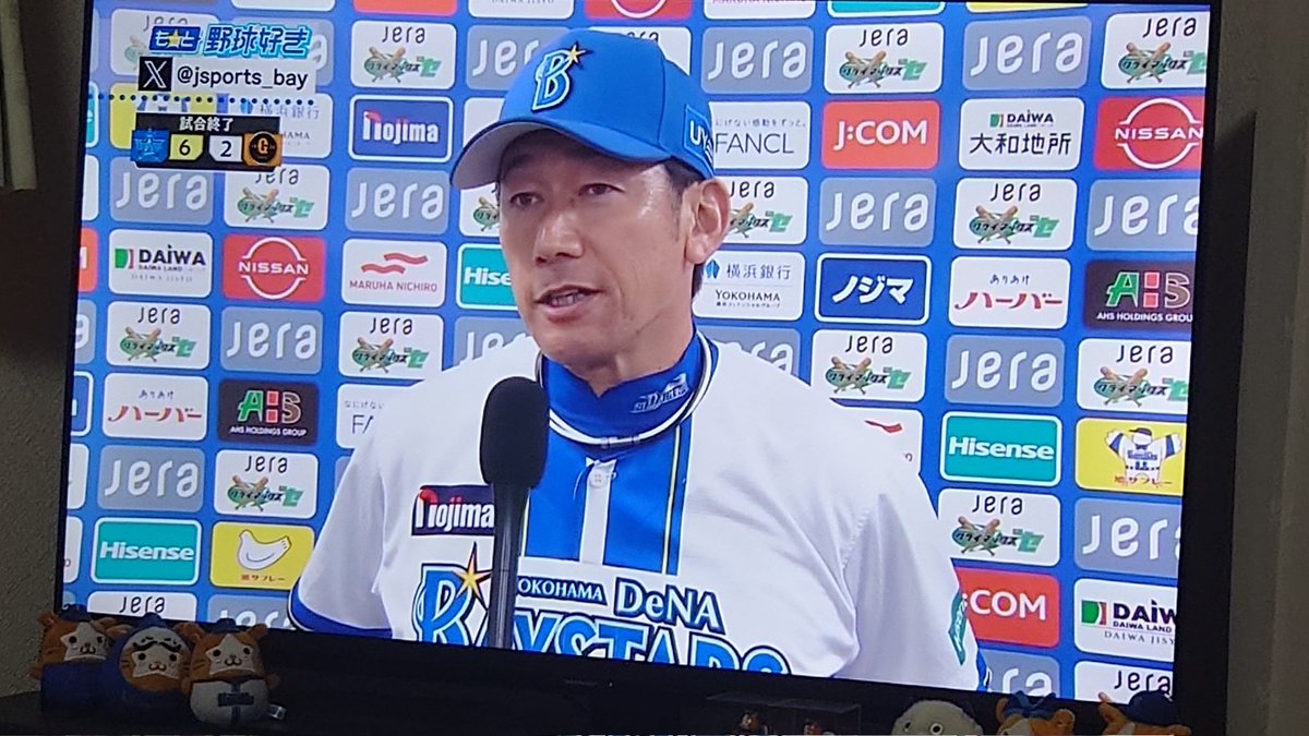GUSSAN_GUCCHI_'s tweet image. インタビューアーがtvk吉井アナで番長もニコニコ😊
そして、後ろのロッカールームは今日も騒がしい😅元気があってよろしい😌
明日も騒げますように🙏
\🥇#横浜優勝🏆️/
#全横浜でブチあがれ!!
#baystars