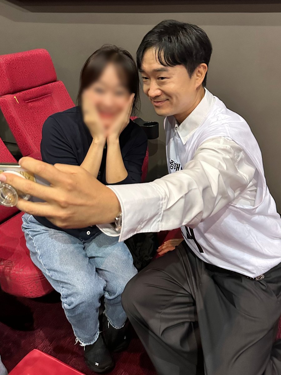 hivemediacorp's tweet image. 10월 극장가의 권위자 보스핑💖
 #보스 부산 무대인사 등장하셨다🌊✨
 
&amp;lt;보스&amp;gt;는 지금 절찬상영중!
🔗프로필 링크에서 예매 GO!
🎬무대인사도 함께 예매 GO GO!
 
 #영화보스 #절찬상영중
#조우진 #박지환 #정경호 #이규형
#오달수 #황우슬혜 #정유진 #고창석 그리고 #이성민
#라희찬감독
