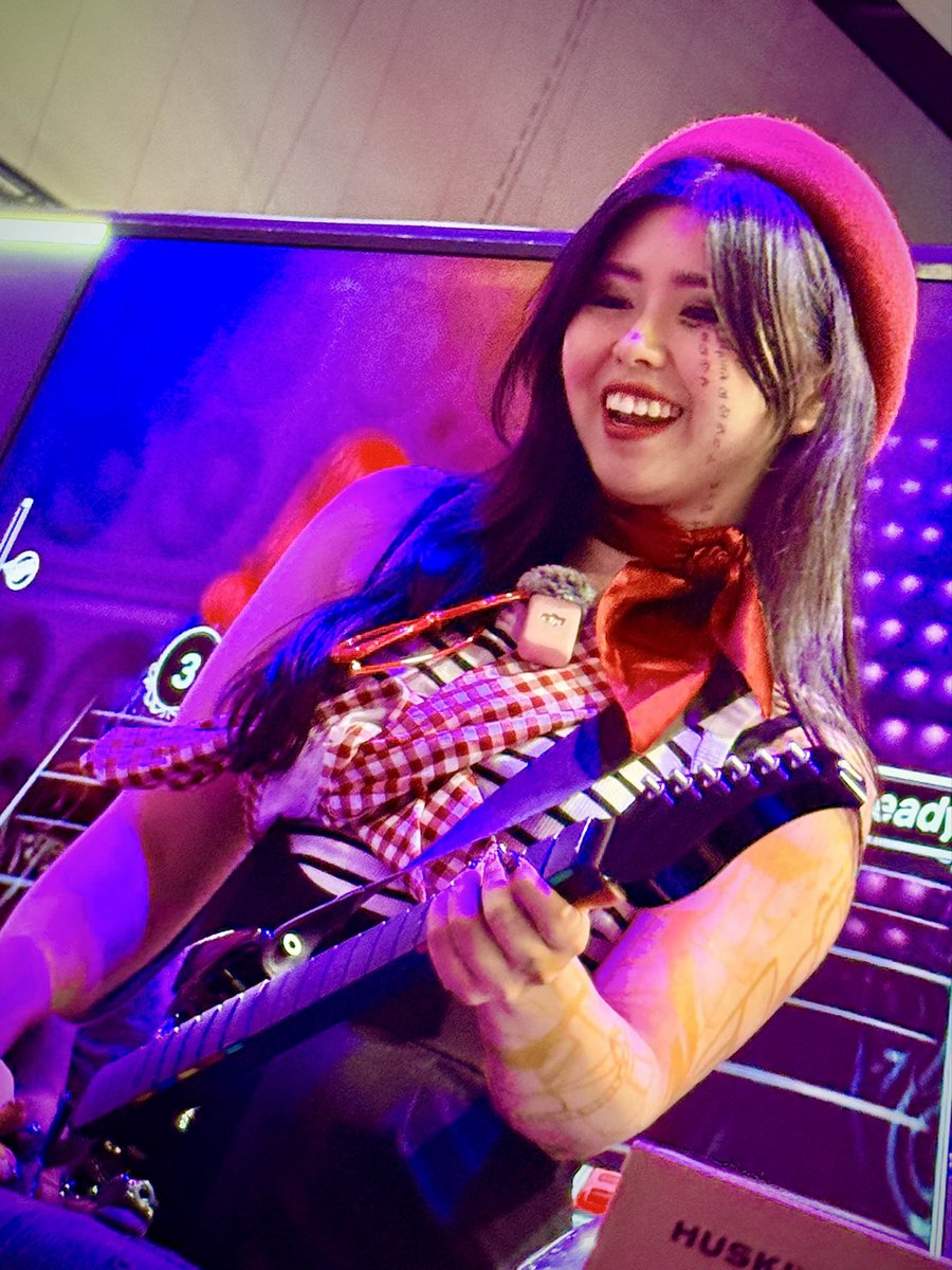 IAmNostal_Gia's tweet photo. Feeling like a rockstar at @TurtleBeach ‘s booth at @PAXAus today 💁🏻‍♀️✨

Thank you Turtle Beach for the opportunity to play Rock Band with the new RIFFMASTER! 

📸: @misterschaak https://t.co/MIVtCF2Bca