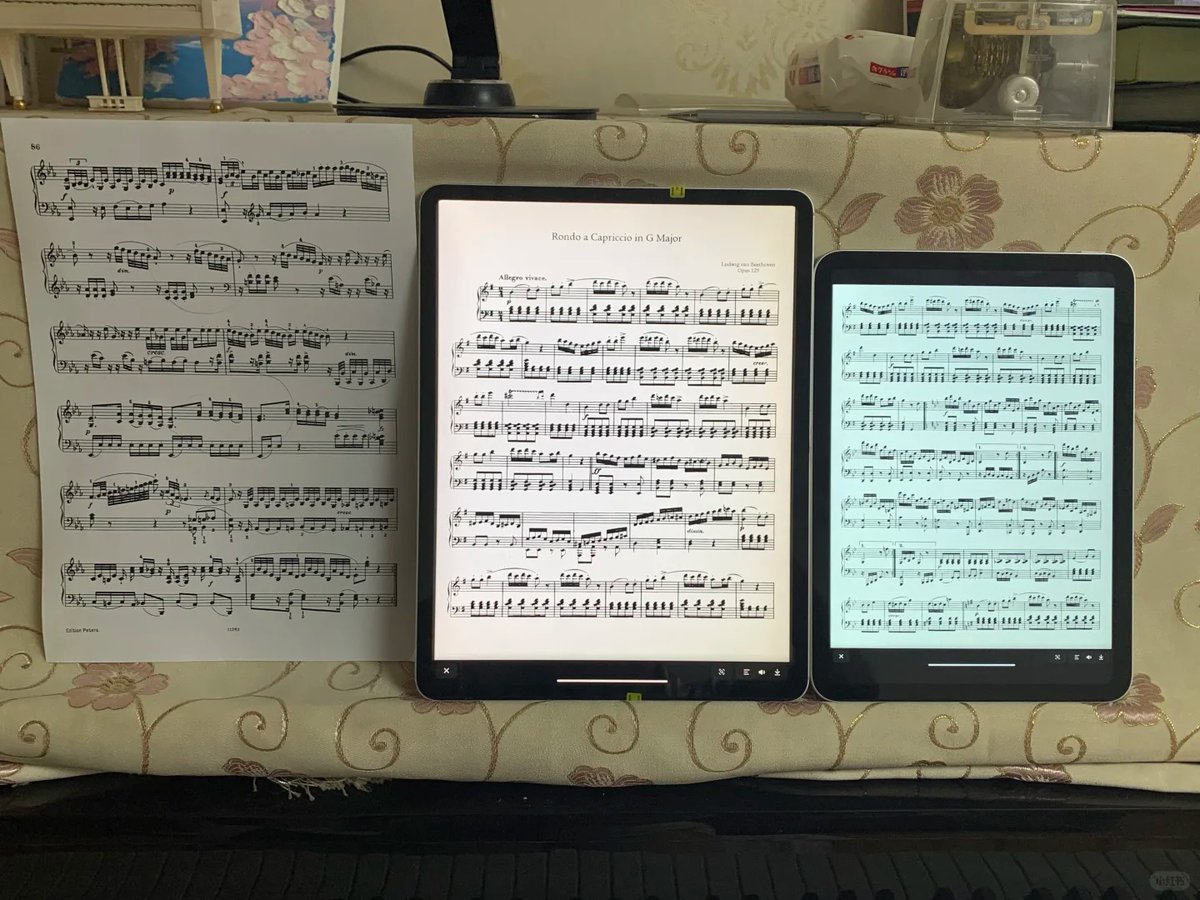 meswao's tweet image. This demonstrates the size difference between the iPad 11 and the iPad Pro 2018. We offer a more affordable option with a larger screen—and of course, we have even bigger ones...
learn more👉：meswao.com 
#Meswao #tablet  #film #PianoandI #roomates #tech #screen