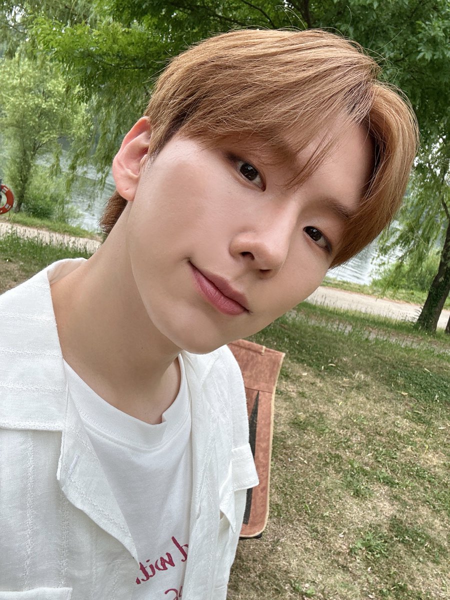 ㅤ

I went to play at the Han River!!!
Now, after eating ramen, let's take a short break and we have to make a comeback!!!! Focus!!! 

ㅤ
