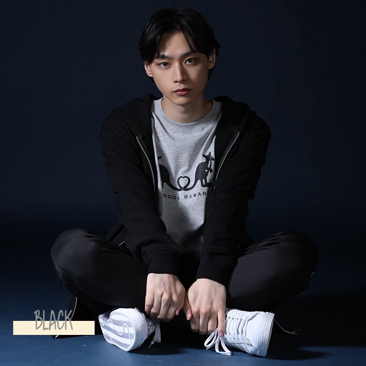 hiraiamonmon's tweet image. 平井亜門×KANGOL REWARD 
コラボ企画によりTシャツ、ZIPパーカー、クッションが完全受注生産で販売開始されました！
普段から意識している左右対称性に拘って
デザインいたしました🫶

受注期間は
2025年10月10日17時00分〜
2025年12月01日23時59分
お見逃し無く⚠️

kangolreward.jp/SHOP/202372/24…