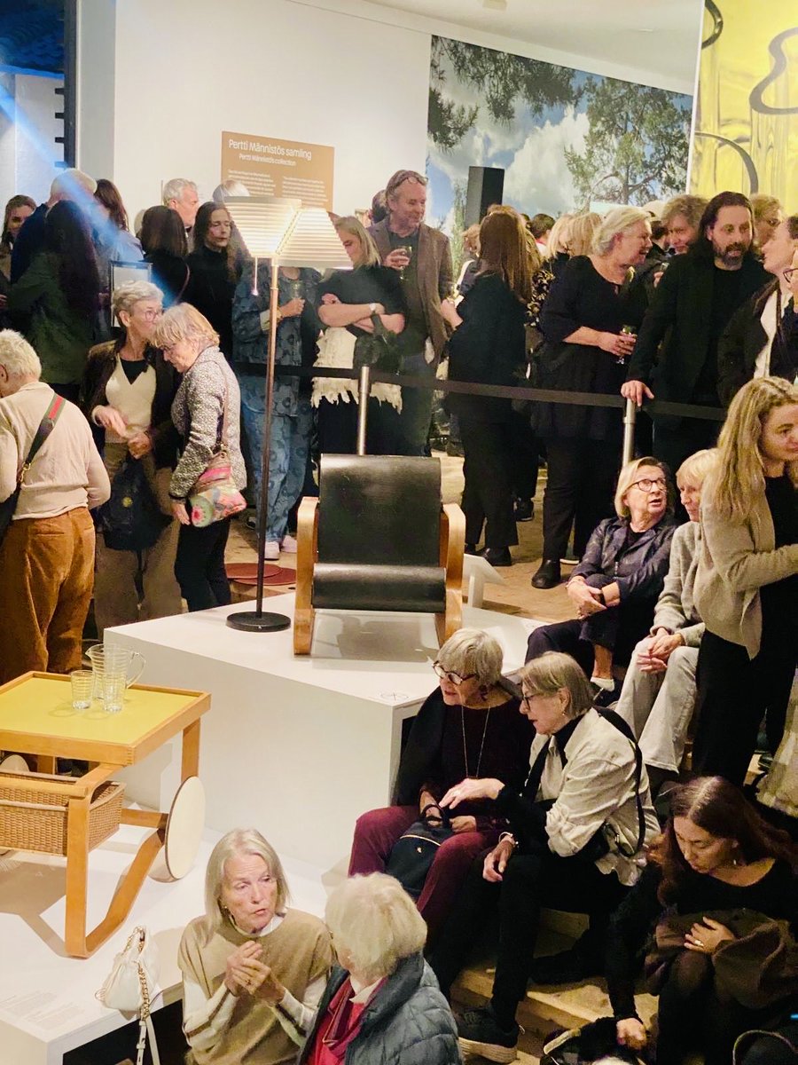 Pepe Pertti Männistön huippukokoelman AinoAlvarAalto -näyttely Tukholman Millesgårdenissa.
Kiinnostaako Alvar Aalto ja modernismi?

Pressitilaisuudessa oli satakunta toimittajaa!

#alvaraalto #design #arkkitehtuuri