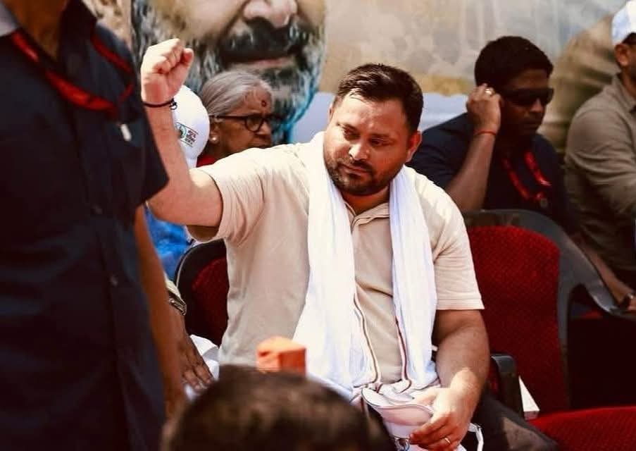EngineerNitesh_'s tweet image. अपने ज़िंदगी का 30 दिन तेजस्वी भैया के लिए समर्पित कर लीजिए सब!

हम सरकार बना लेंगे…

11 अक्टूबर से 11 नवंबर! ✊🏻💚

#TejashwiYadav