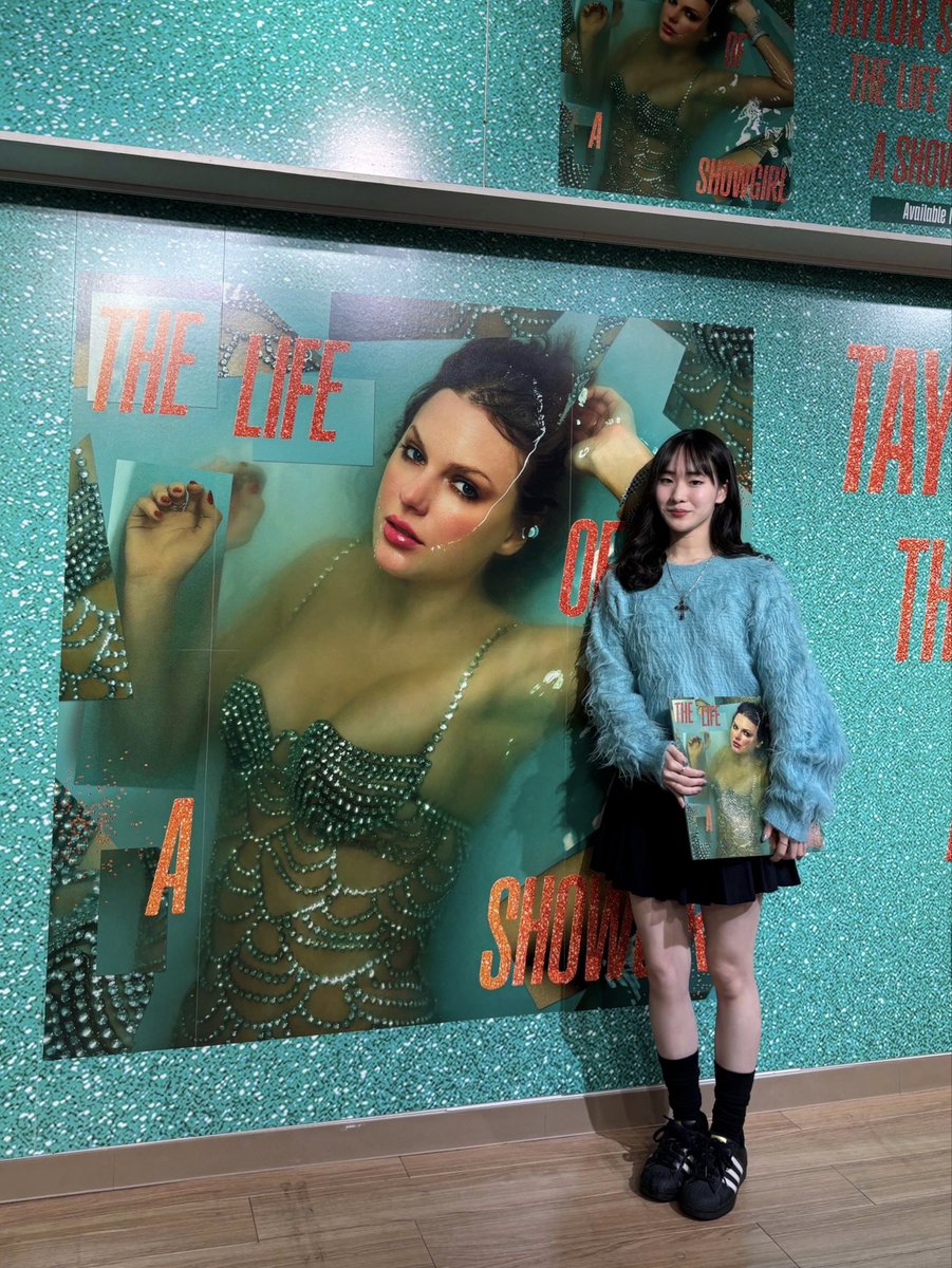 AllTooWell_A8's tweet image. Opalite color🩵🩵

#TSTheLifeofaShowgirl 
@taylorswift13 @taylornation13