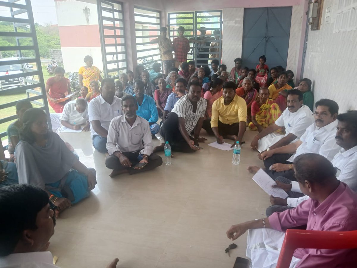 thennaga's tweet photo. #நம்மஊரு_நம்மஅரசு 
 மாண்புமிகு தமிழ்நாடு முதலமைச்சர் கழகத் தலைவர் அவர்கள் இன்று காணொளி வாயிலாக அனைத்து கிராம ஊராட்சிகளிலும் கலந்து கொண்டு அனைத்து ஊராட்சிகளிலும் முக்கிய மூன்று பிரச்சனைகளை தீர்மானமாக நிறைவேற்றி தரும்படி கூறினார்... https://t.co/iYJqGx1sgG