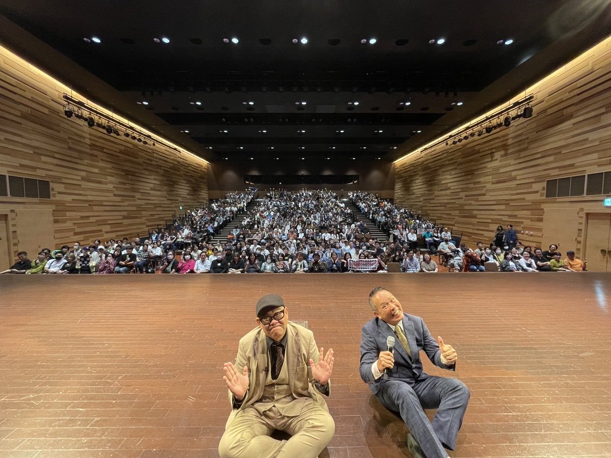 hyodo1313's tweet image. おしゃべり大好き。岡山公演終わりました！

満員のお客さんに感謝！

ノリのいいお客さん！

楽しい時間でした！

次は、宮崎公演！

満席頂いてます！

これまた、めちゃくちゃ楽しむぞ！

みんなに言うといてー。

#兵動大樹
#おしゃだい