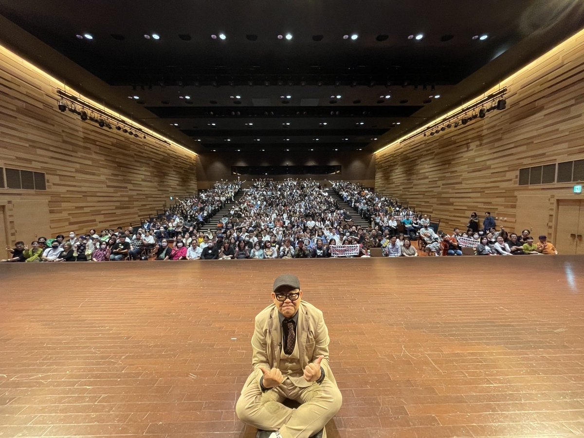 hyodo1313's tweet image. おしゃべり大好き。岡山公演終わりました！

満員のお客さんに感謝！

ノリのいいお客さん！

楽しい時間でした！

次は、宮崎公演！

満席頂いてます！

これまた、めちゃくちゃ楽しむぞ！

みんなに言うといてー。

#兵動大樹
#おしゃだい