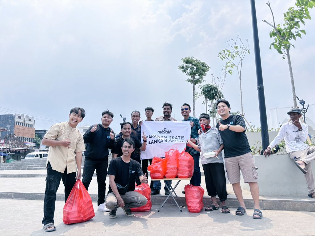 Crypto_Lampung's tweet image. Pada hari Jum&apos;at komunitas Crypto Lampung melakukan kegiatan sosial dengan berbagi makanan gratis di Masjid Raya Al-Bakrie, Bandar Lampung. 

Dan kami mengucapkan terima kasih atas supportnya kepada @BitgetWalletID 😊🙏🏻

#Crypto #Lampung #BitgetWalletID #Berbagi