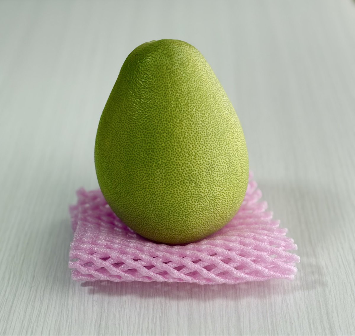marine_oki's tweet image. 那覇市樋川の「のうれんプラザ」にある「台湾豆花屋」。
豆花（トウファ）や大根もちが美味しくて、よく行くお店です。

今日、「台湾文旦」が売っていました😲
珍しいので、1個購入しました👛
常温で、もう少し置いたほうが良いらしいので、食べるのが楽しみです😊

＃沖縄 ＃台湾 #果物 #豆花