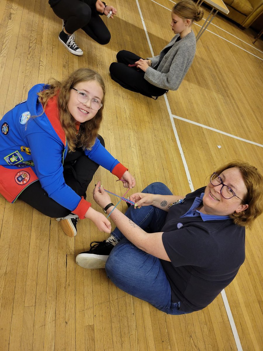gg_tay_ochils's tweet image. 6th Perth Guides couldn’t wait to dive into the new interest badges! 🌟

They chose the Friendship badge first and ticked off two clauses at their meeting — including a great discussion about what makes a good friend.
#GirlguidingScotland #Girlguiding #Guides #Friendship #Badges