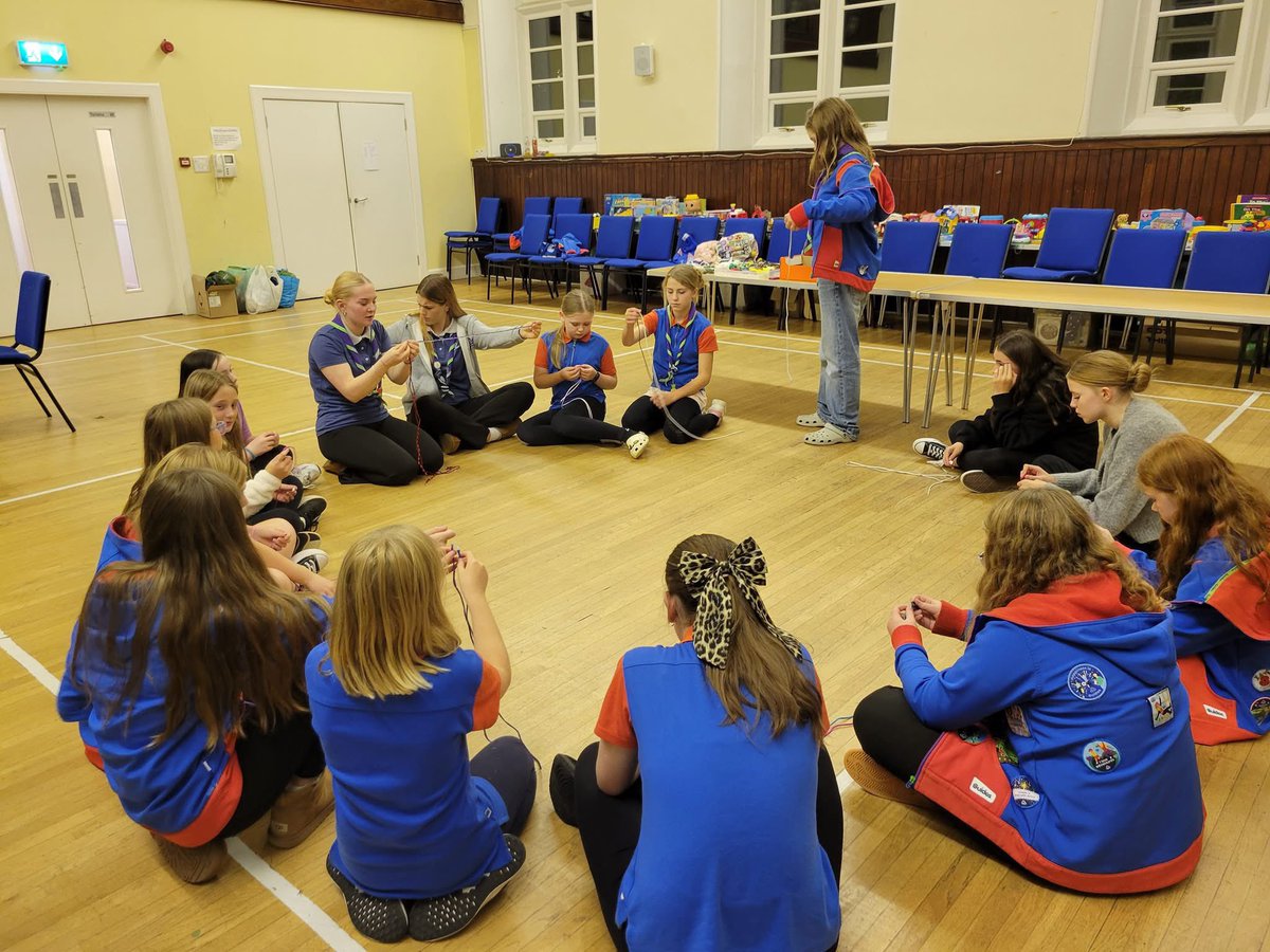 gg_tay_ochils's tweet image. 6th Perth Guides couldn’t wait to dive into the new interest badges! 🌟

They chose the Friendship badge first and ticked off two clauses at their meeting — including a great discussion about what makes a good friend.
#GirlguidingScotland #Girlguiding #Guides #Friendship #Badges