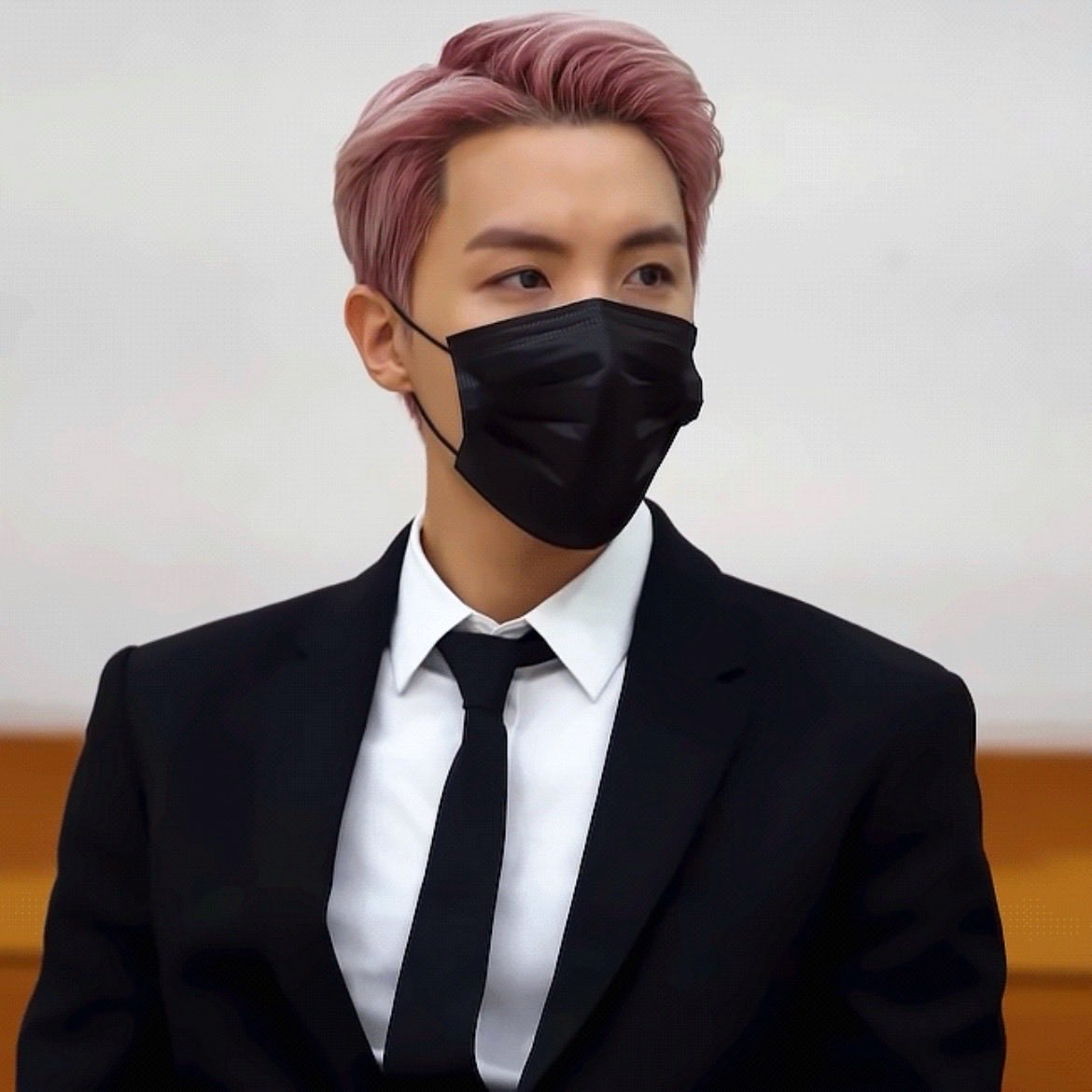 _SunChim's tweet image. Je pense qu&apos;on est passé trop vite à autre chose après ce Hoseok ! 🖤🩷
#jhope #Hoseok #Hobi