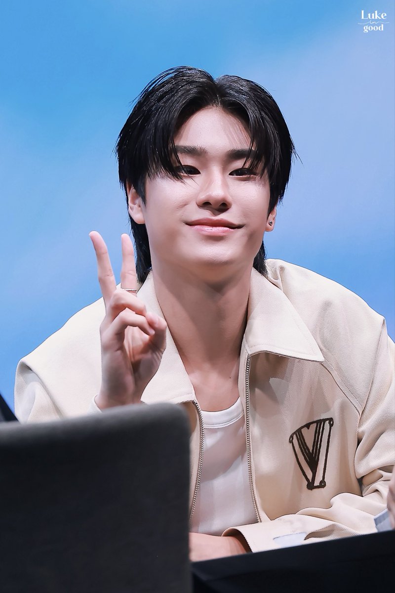lukeingoodd's tweet image. 👍🏻 ——— @lukepeemsan

[251011] แบบไหนก็น่ารักคร้าบบบ พี่ลูค 😘

LUKEMICK FIRST FANSIGN
#GMMTVFANIVALxLukeMick
#GMMTVFANIVAL
#lukeso_