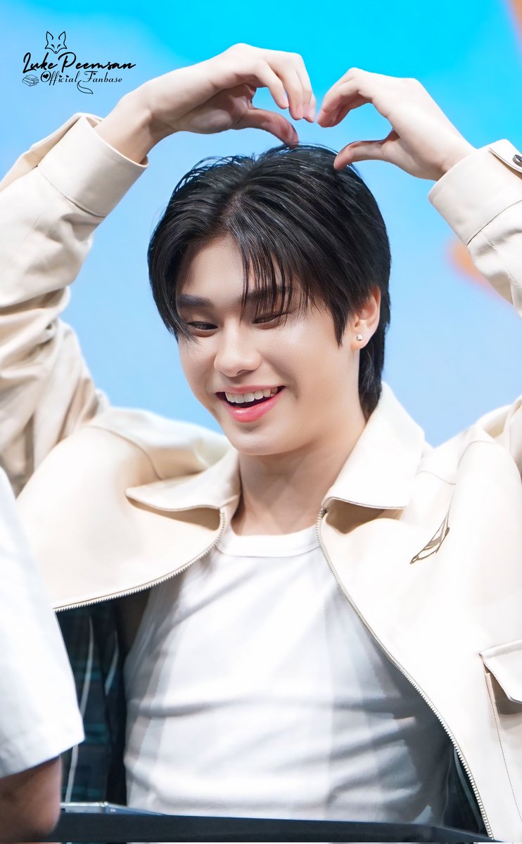 Lukeso_Official's tweet image. รักหม่ามี๊ทุกคนนะค้าบ 🫶🏻❤️

LUKEMICK FIRST FANSIGN

#GMMTVFANIVALXLukeMick
#LukeMick #lukeso_
