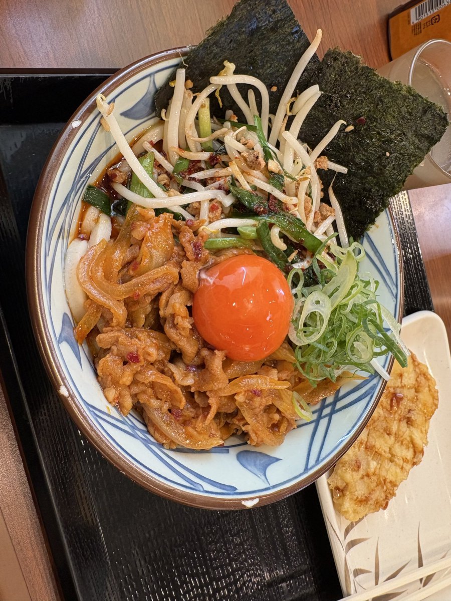 深夜勤終わりの娘を迎えに行き、これを買うためにアベイルに並び…
昔流行ったよね〜こびとづかん！

帰りにうどんゴチになった◥█̆̈◤∥
旨辛で美味しかった😋