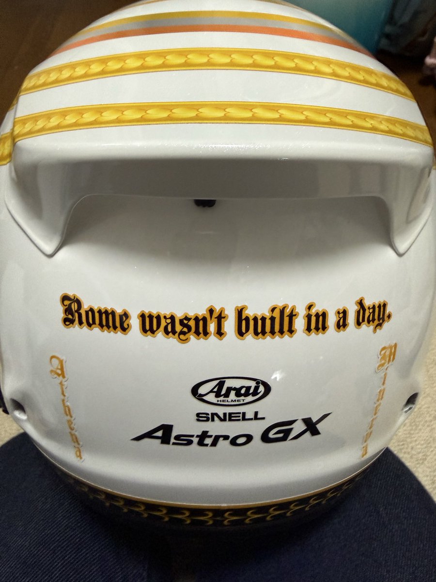 gixx250's tweet image. #ファンファクトリー
#FUNFACTORY
今日、ラッピングしたヘルメットを受け取りました。😆
天使をイメージしたデザインにしてもらいました。🪽
「本当に受け取って良かったのか？本当に自分のヘルメットなのか？」と言葉が詰まるほど見違えました。😆

このヘルメットは大切に使います。🪽